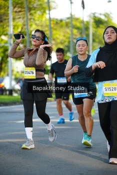 Runner Photo 1566894