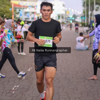 Runner Photo 1568116