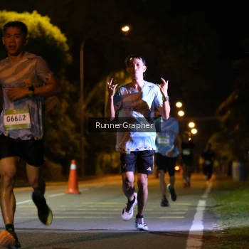 Runner Photo 1571711