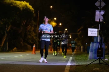 Runner Photo 1571802