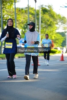 Runner Photo 1575946