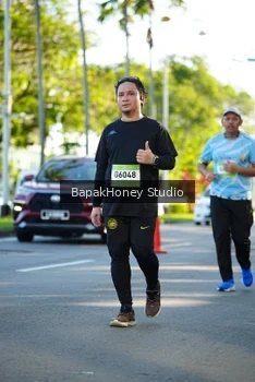 Runner Photo 1576409