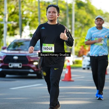 Runner Photo 1576417