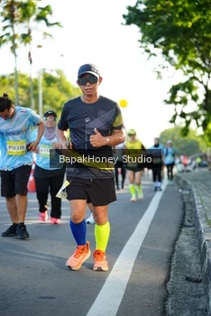 Runner Photo 1576459