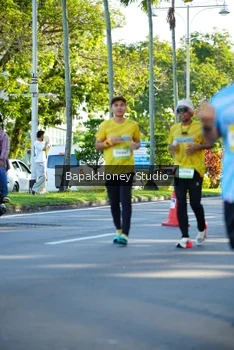 Runner Photo 1576571