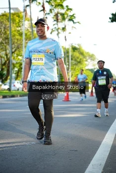 Runner Photo 1576641