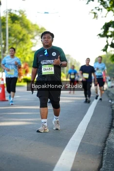 Runner Photo 1576647
