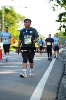 Runner Photo 1576648