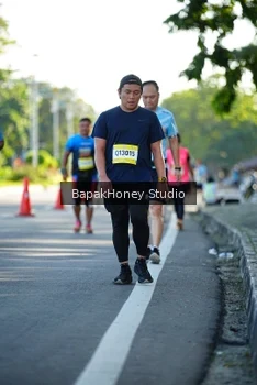 Runner Photo 1576671