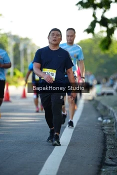 Runner Photo 1576679
