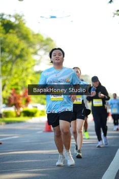 Runner Photo 1576716