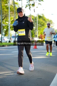 Runner Photo 1576743