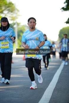 Runner Photo 1576796