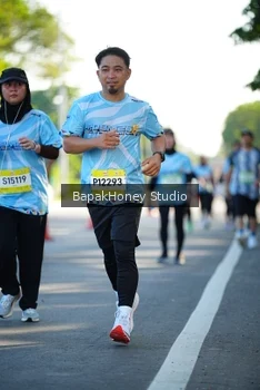 Runner Photo 1576801