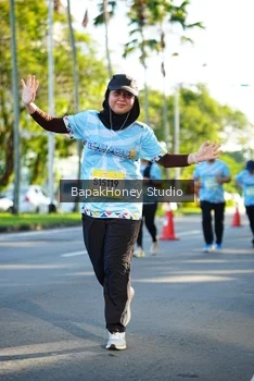 Runner Photo 1576813