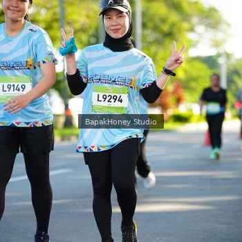 Runner Photo 1576842
