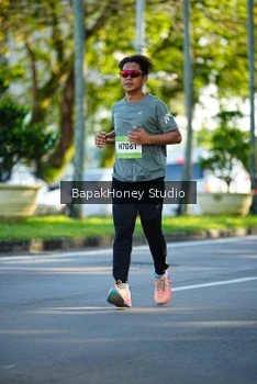 Runner Photo 1576878