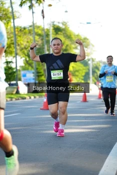 Runner Photo 1577905