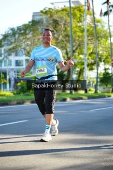 Runner Photo 1582102
