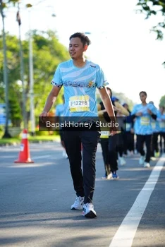 Runner Photo 1582103