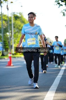 Runner Photo 1582104