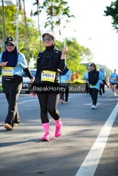 Runner Photo 1582137