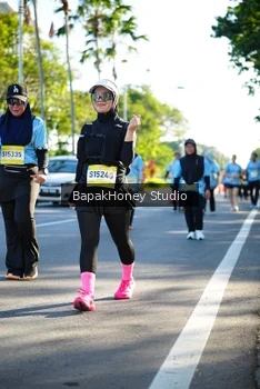 Runner Photo 1582144
