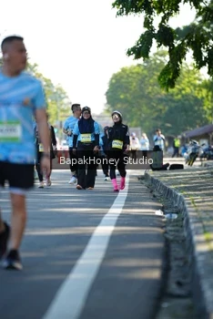 Runner Photo 1582213