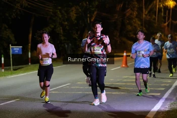 Runner Photo 1583370