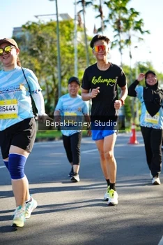 Runner Photo 1584042