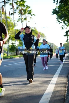 Runner Photo 1584048