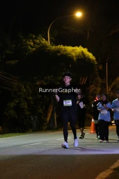 Runner Photo 1584062