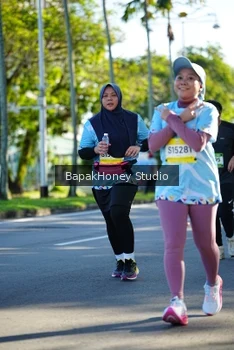 Runner Photo 1584073