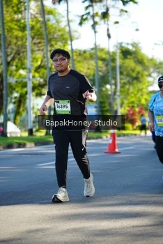 Runner Photo 1584085