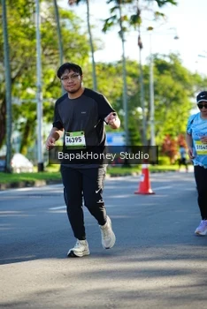 Runner Photo 1584086