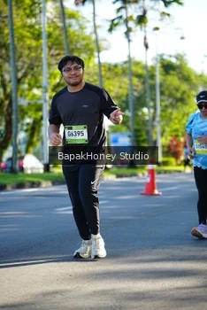 Runner Photo 1584090