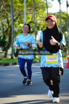 Runner Photo 1584112