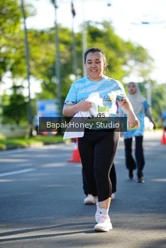 Runner Photo 1584115