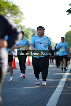 Runner Photo 1584156