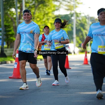 Runner Photo 1584163