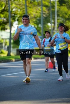Runner Photo 1584180