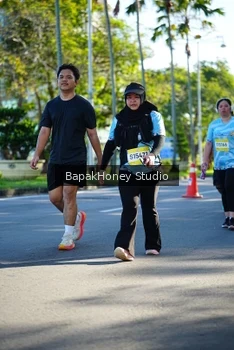 Runner Photo 1584201