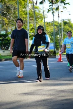 Runner Photo 1584202