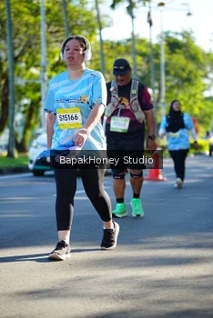 Runner Photo 1584212