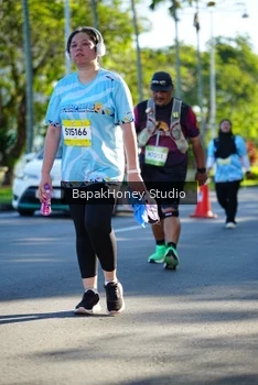 Runner Photo 1584218