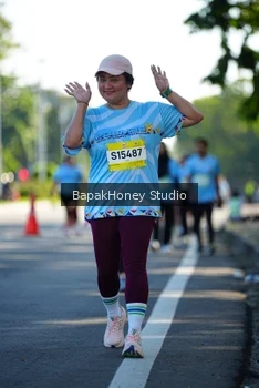 Runner Photo 1584247