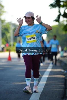 Runner Photo 1584251