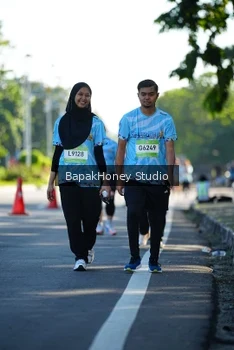 Runner Photo 1584273