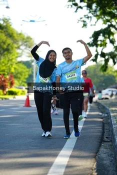 Runner Photo 1584293
