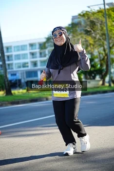 Runner Photo 1584298